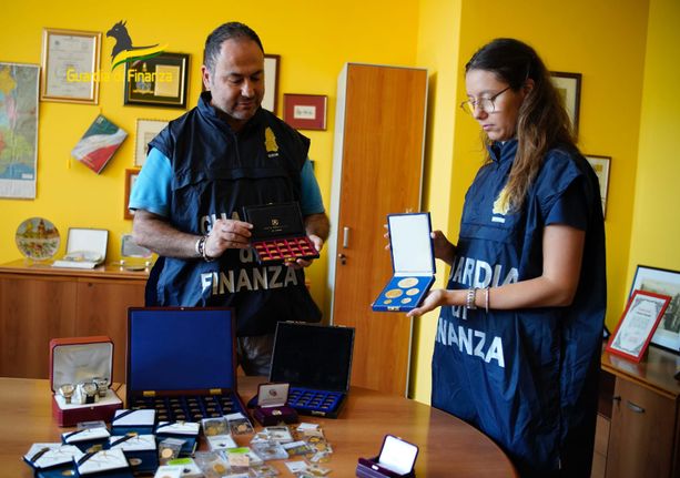 Pagamenti veri e guadagni falsi: con lo Schema Ponzi il consulente finanziario ha truffato 56 persone Pagamenti veri e guadagni falsi: con lo Schema Ponzi il consulente finanziario ha truffato 56 persone