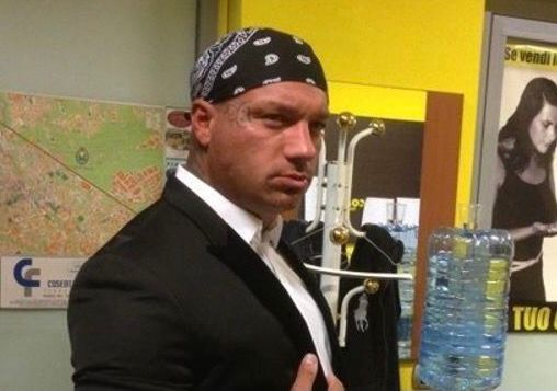 Cerca di depistare i carabinieri con Tik Tok, ma Mirko Rosa viene preso in Svizzera