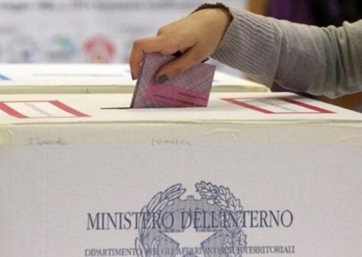 Sette arresti nel napoletano per scambio elettorale politico-mafioso Sette arresti nel napoletano per scambio elettorale politico-mafioso
