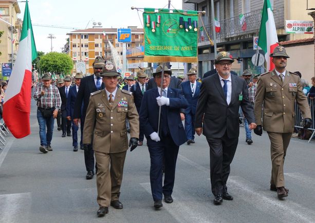 Una sfilata durata più di 11 ore: oltre 450 gli alpini astigiani a Biella alla 96esima adunata