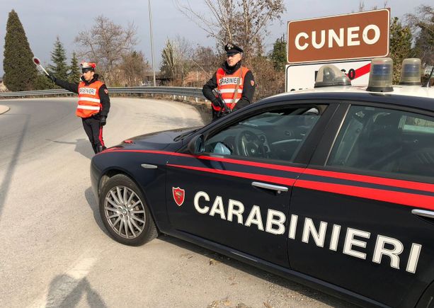 Disturbava la quiete pubblica in via Silvio Pellico a Cuneo: fermato dai carabinieri