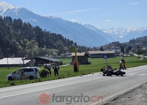 Scontro auto-moto a Demonte sulla strada statale 21: si segnalano rallentamenti al traffico