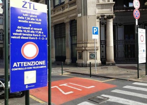 Ztl centro di Torino, addio ai moduli cartacei: l'accesso ai parcheggi diventa automatico Ztl centro di Torino, addio ai moduli cartacei: l'accesso ai parcheggi diventa automatico