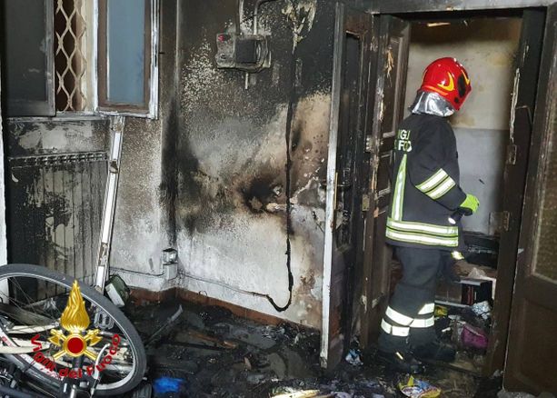 Varese, fiamme nella notte: a fuoco un negozio di biciclette Varese, fiamme nella notte: a fuoco un negozio di biciclette