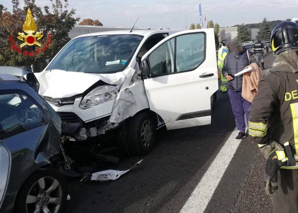 Ancora un incidente in Autolaghi: tre persone soccorse e due chilometri di coda