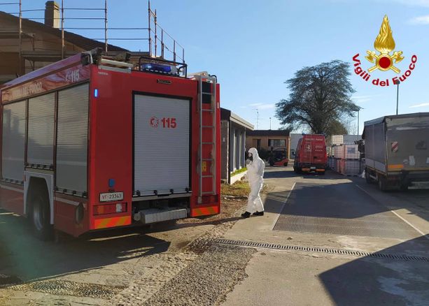Malnate, operaio intossicato in un'azienda di smaltimento rifiuti: trasportato al pronto soccorso Malnate, operaio intossicato in un'azienda di smaltimento rifiuti: trasportato al pronto soccorso