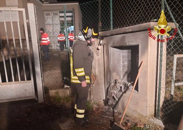 Lavena Ponte Tresa, a fuoco quadro elettrico del sistema idrico comunale: «Al lavoro tutta la notte per ripristinare gli impianti»