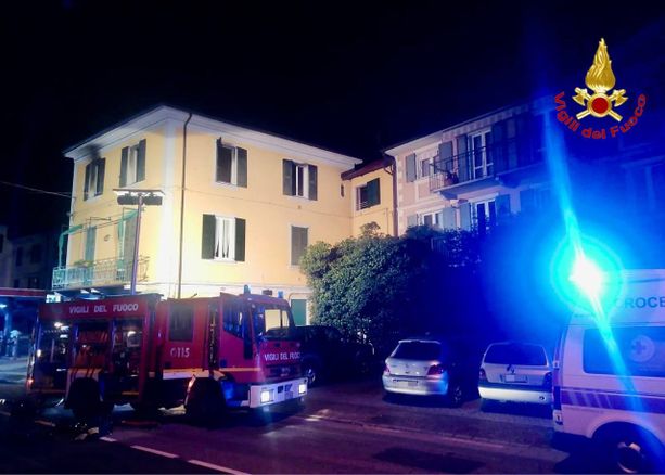 Tragedia a Laveno, una persona è morta nell'incendio della propria abitazione Tragedia a Laveno, una persona è morta nell'incendio della propria abitazione