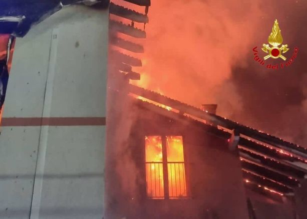 Capodanno di fuoco nel Varesotto: a Luino uomo ustionato, abitazione inagibile a Varano Borghi Capodanno di fuoco nel Varesotto: a Luino uomo ustionato, abitazione inagibile a Varano Borghi