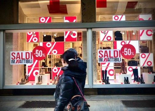 La fiducia dei consumatori peggiora mentre è in aumento per le imprese La fiducia dei consumatori peggiora mentre è in aumento per le imprese