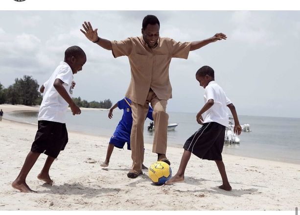 Addio a Pelé, ma il mito è vivo. Perché sì, «i momenti felici sono eterni»