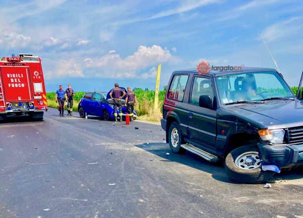Scontro tra due auto sulla “Saluzzo-Pinerolo”: due feriti