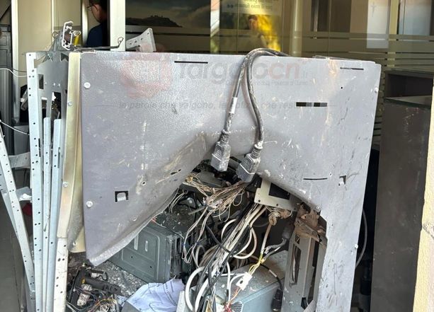 La Morra, assalto al Bancomat in centro paese [FOTO]