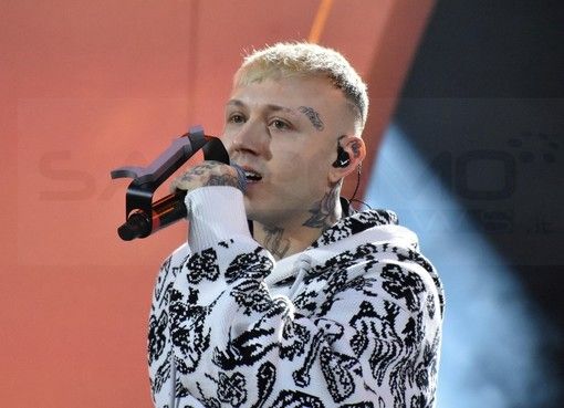 Doppio disco di platino per l’album ‘Locura’ di Lazza, a gennaio il tour nei palasport Doppio disco di platino per l’album ‘Locura’ di Lazza, a gennaio il tour nei palasport