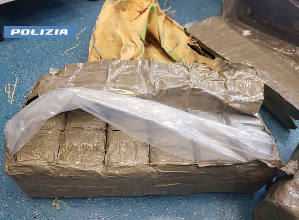 Il nonno pusher ci ricasca: aveva in macchina oltre 180 chilogrammi di hashish Il nonno pusher ci ricasca: aveva in macchina oltre 180 chilogrammi di hashish