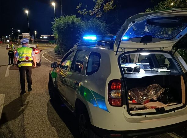 Rapina in banca a Cocquio, è caccia ai malviventi Rapina in banca a Cocquio, è caccia ai malviventi