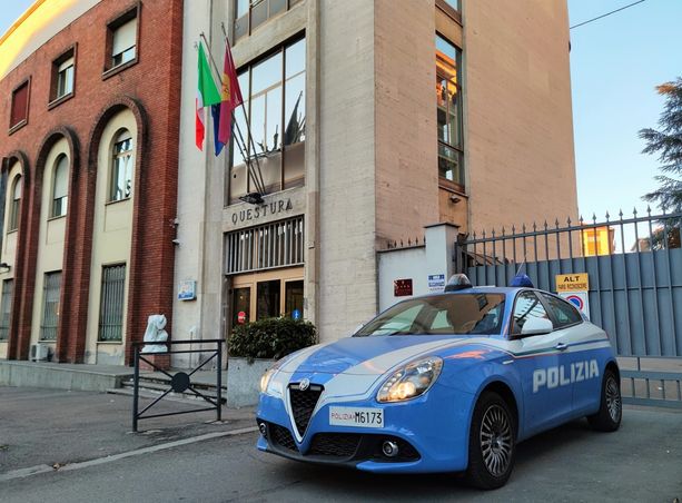 Calendario polizia 2022: è una truffa la vendita telefonica. A mettere in guardia la questura di Asti Calendario polizia 2022: è una truffa la vendita telefonica. A mettere in guardia la questura di Asti