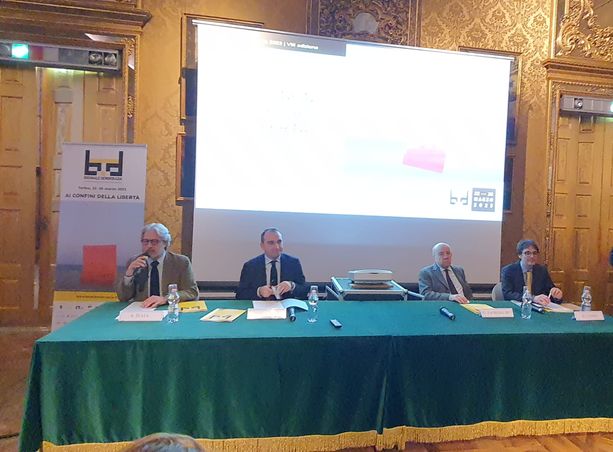 Dall'attivista turca Temelkuran a Fedez e "Io ero il milanese", Biennale Democrazia va "Ai confini della libertà" Dall'attivista turca Temelkuran a Fedez e "Io ero il milanese", Biennale Democrazia va "Ai confini della libertà"