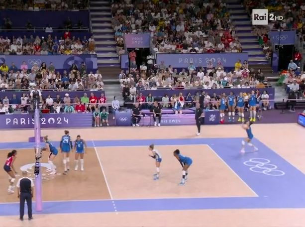 Impresa nel volley femminile: la pinella Cambi è medaglia d'oro olimpica Impresa nel volley femminile: la pinella Cambi è medaglia d'oro olimpica