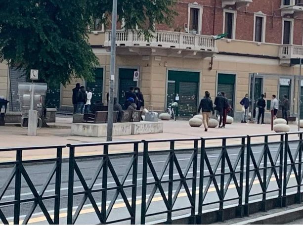Blitz delle forze dell'ordine nel palazzo "dello spaccio" di Barriera, Lo Russo: "Serve intervenire con durezza" Blitz delle forze dell'ordine nel palazzo "dello spaccio" di Barriera, Lo Russo: "Serve intervenire con durezza"