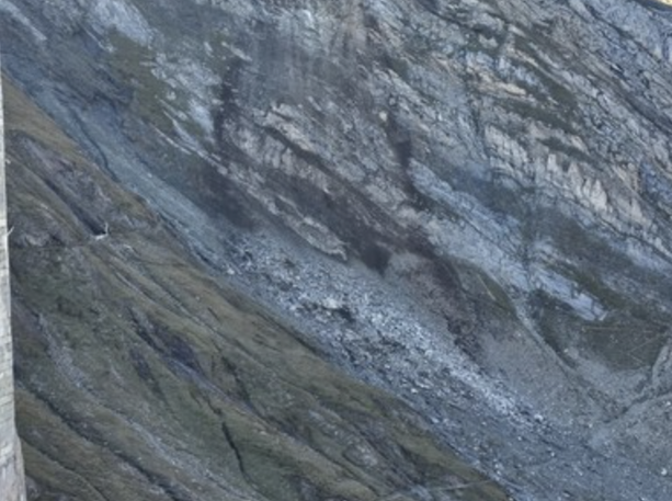 Frana in alta Valle Formazza sotto al rifugio Città di Busto: si teme che possano esserci due escursionisti coinvolti Frana in alta Valle Formazza sotto al rifugio Città di Busto: si teme che possano esserci due escursionisti coinvolti