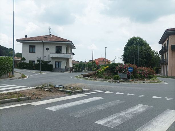 Luserna San Giovanni: ancora un’auto sulla rotonda di Pralafera