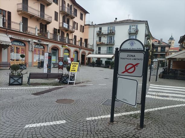 Atti vandalici nella notte in centro Torre Pellice Atti vandalici nella notte in centro Torre Pellice