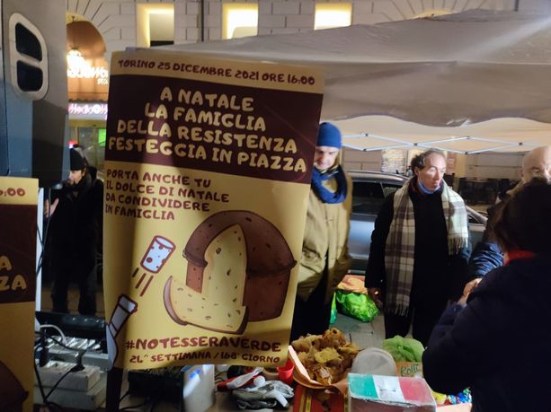 Svolta dei No greenpass: "Basta piazze, ora disobbedienza civile e azioni mirate". Ma la Variante Torinese non ci sta