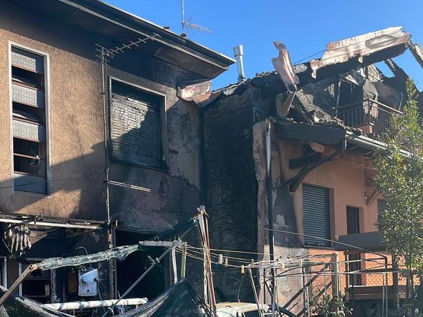 Fiamme all'alba a Fagnano Olona: vigili del fuoco in azione e danni ingenti Fiamme all'alba a Fagnano Olona: vigili del fuoco in azione e danni ingenti