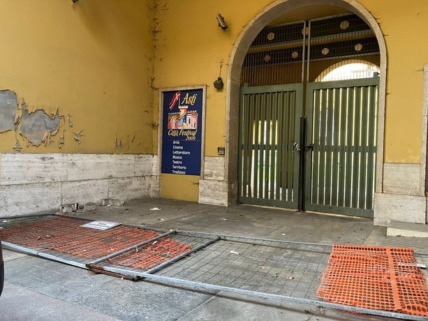 L'ex ospedale di via Bottallo è un monumento al degrado in piena vista