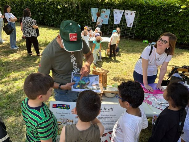 Cento bambini in festa hanno animato il parco di via Monti con giochi e laboratori Cento bambini in festa hanno animato il parco di via Monti con giochi e laboratori
