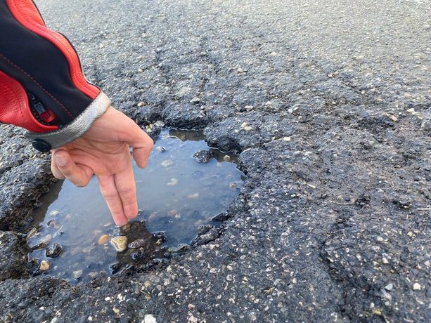 Buche e asfalto degradato, scatta l'interrogazione: "Mappatura urgente delle criticità"