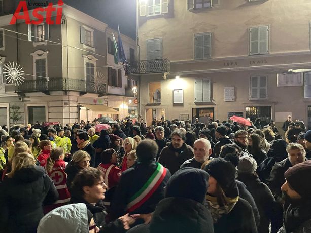 Il cielo piange ancora su Zoe: a Nizza un silenzio straziante rotto solo dalle campane e dai Metallica. Presto un servizio psicologico gratuito per le persone coinvolte [FOTO E VIDEO]
