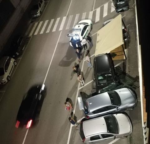 Incidente in corso Alessandria: un’auto ha abbattuto il dehor di un bar [GALLERIA FOTOGRAFICA]