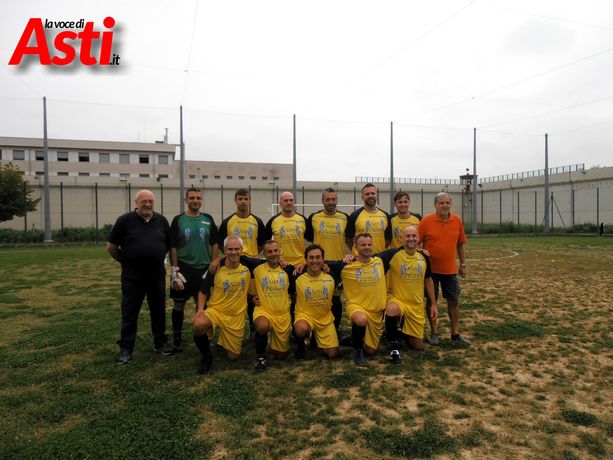 Lo sport entra nel carcere di Asti con la partita di calcio tra detenuti e circolo Crasl di Asti [FOTO E VIDEO]