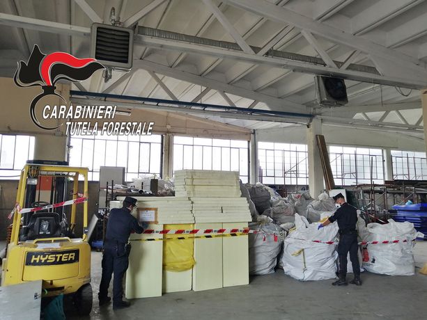 Rifiuti abbandonati nel Sud Astigiano: concluse le indagini. Sequestrate e distrutte oltre 48 tonnellate di amianto (FOTO) Rifiuti abbandonati nel Sud Astigiano: concluse le indagini. Sequestrate e distrutte oltre 48 tonnellate di amianto (FOTO)