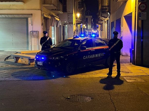 Controlli dei carabinieri di Asti nelle zone &quot;calde&quot; della città, corso Matteotti e stazione