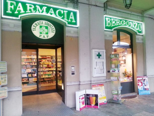 San Damiano: a fuoco il magazzino della farmacia Bergonzo