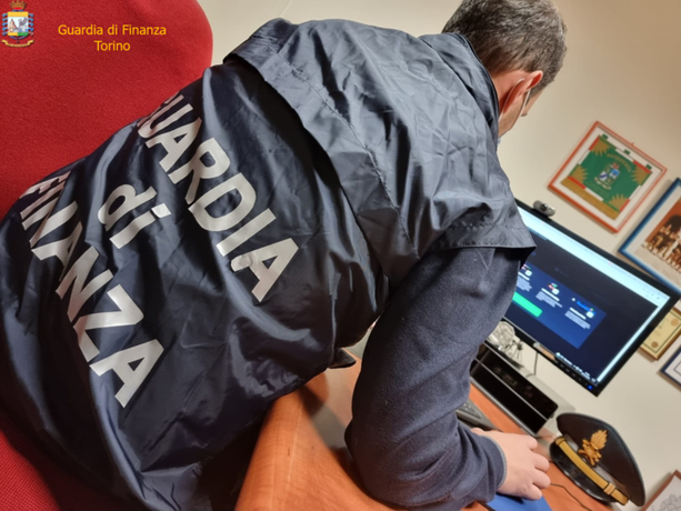 Maxi frode all'Iva, soldi trasferiti in Cina: la Guardia di Finanza sequestra 25 milioni di euro, 2 arresti