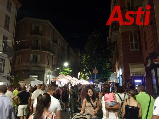 Notte bianca del Palio: mercato notturno in piazza Libertà e largo Saracco