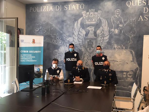 Raggira 300 persone con il suo sito di prodotti tecnologici. Arrestato a Torino dalla polizia di Asti