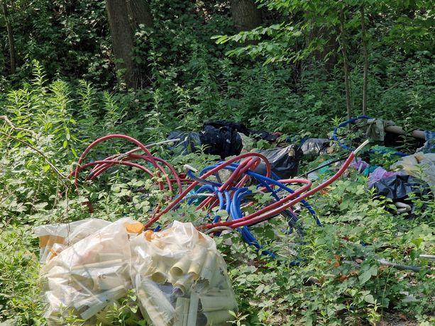 Abbandono rifiuti: la polizia locale identifica e denuncia diversi responsabili Abbandono rifiuti: la polizia locale identifica e denuncia diversi responsabili