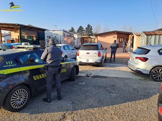 In carcere due pregiudicati per reati contro il patrimonio: sequestrati beni e 54mila euro in contanti [VIDEO]