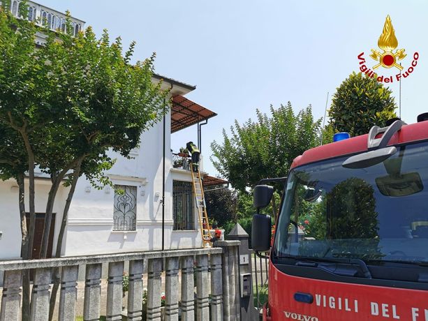 Asti, mattinata intensa per i vigili del fuoco in via Nogaro e in via Visconti [FOTO]