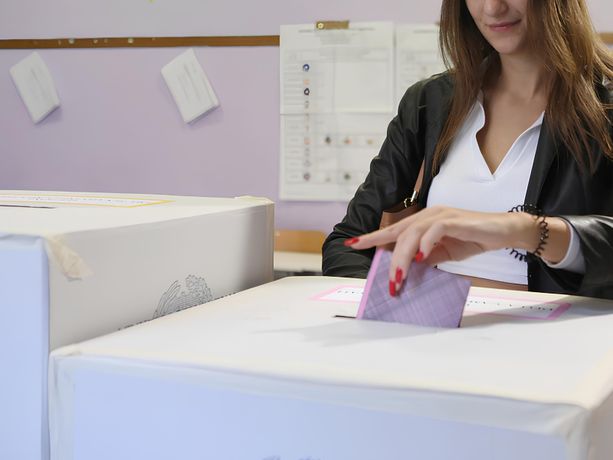 Elezioni comunali, la carica dei seicentoquarantadue in corsa al fianco dei sette candidati sindaco. Tutti i nomi della campagna elettorale Elezioni comunali, la carica dei seicentoquarantadue in corsa al fianco dei sette candidati sindaco. Tutti i nomi della campagna elettorale