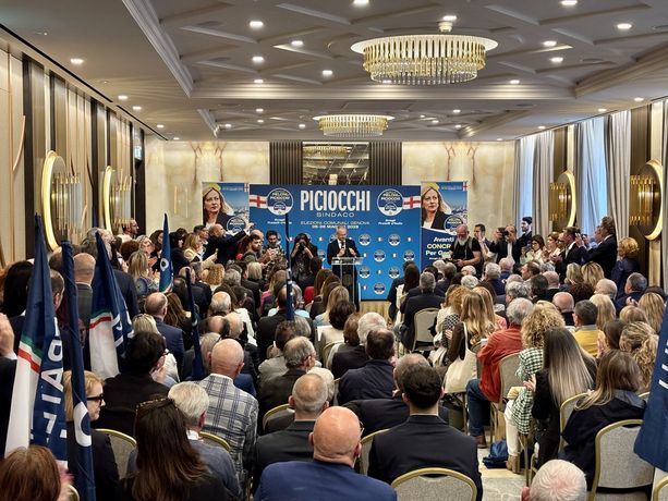 Elezioni comunali, Giovanni Donzelli (FdI) indica la strada al centrodestra genovese: “Dopo le grandi opere, ora serve attenzione alle piccole cose” Elezioni comunali, Giovanni Donzelli (FdI) indica la strada al centrodestra genovese: “Dopo le grandi opere, ora serve attenzione alle piccole cose”