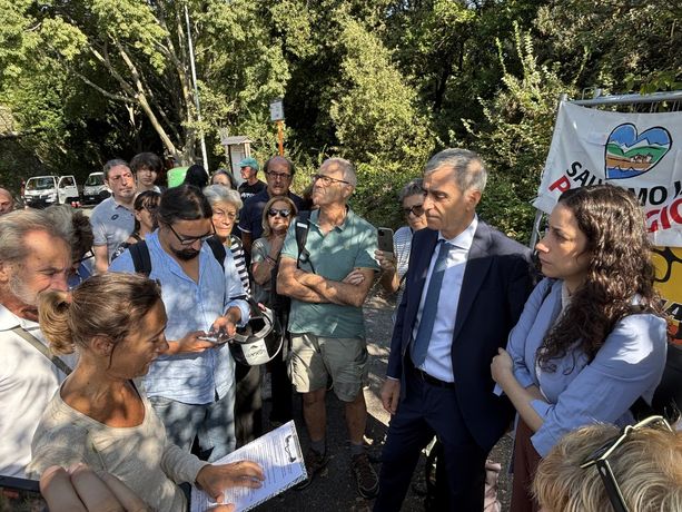 Righi, la cabina elettrica della discordia. Ma per il Comune “non sarà semplice spostarla dal parco” Righi, la cabina elettrica della discordia. Ma per il Comune “non sarà semplice spostarla dal parco”