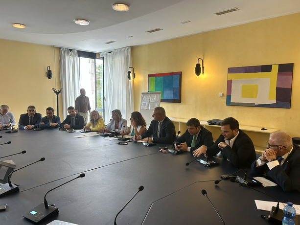 Giunta Salis, ma quanto mi costi? L'opposizione attacca: "Cinque milioni di euro al giorno"