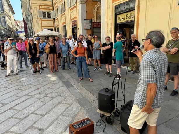 Artisti di strada, presidio a Tursi e duro confronto in consiglio comunale sul regolamento: “Arte è libertà” (Video) Artisti di strada, presidio a Tursi e duro confronto in consiglio comunale sul regolamento: “Arte è libertà” (Video)