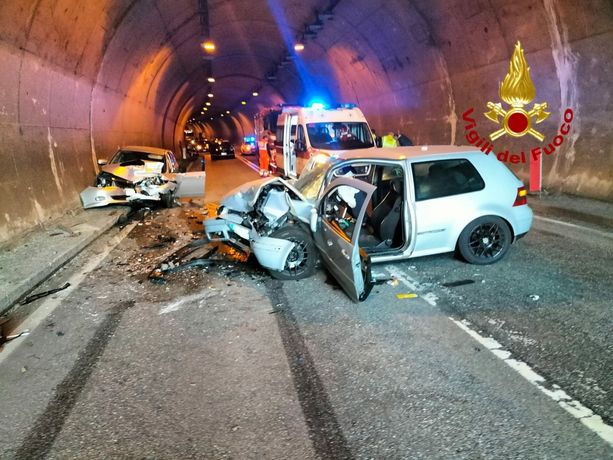 Torriglia, incidente frontale tra due auto: sono sette i feriti di cui tre bambini
